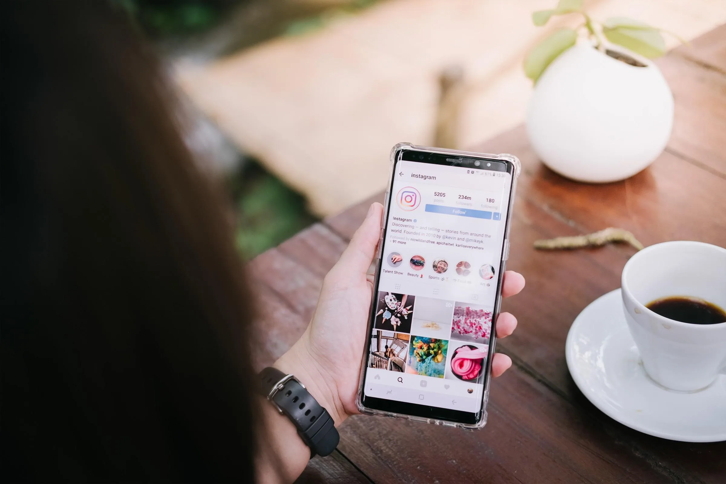 man-holds-samsung-note-8-with-instagram-application-screen (1)