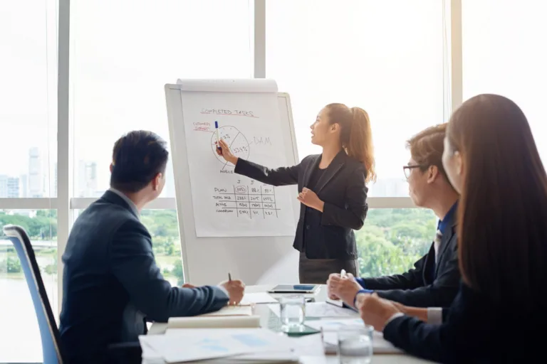attractive-businesswoman-holding-meeting