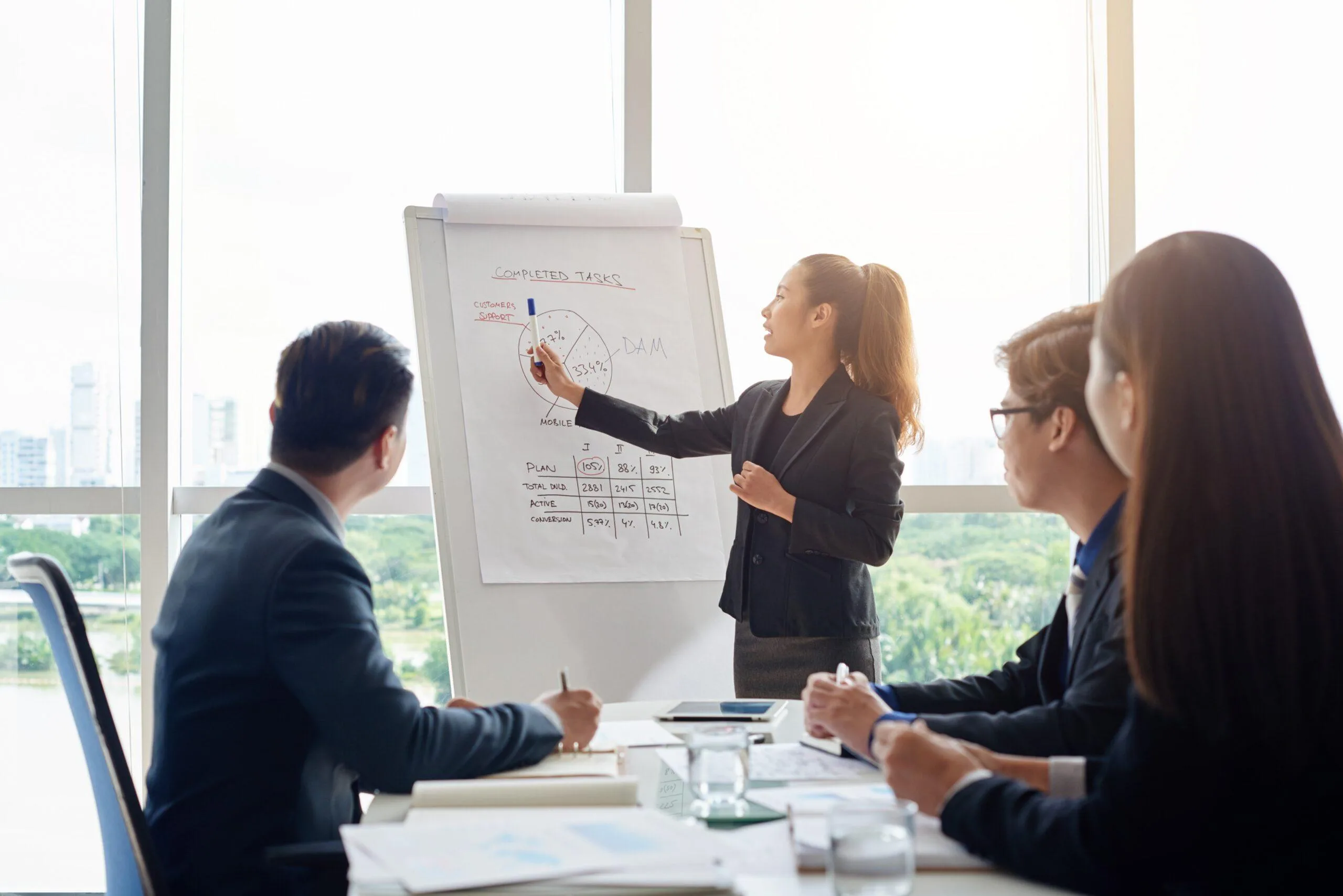 attractive-businesswoman-holding-meeting