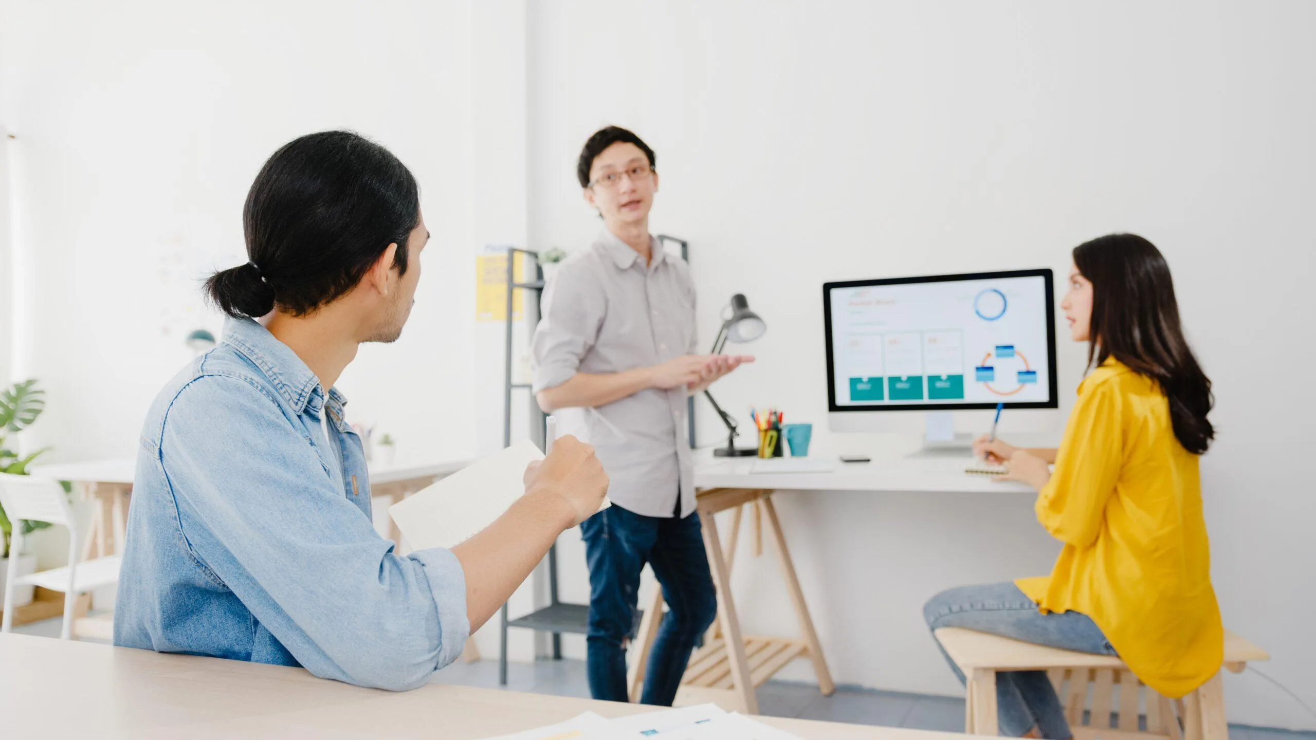 collaborative-process-multicultural-businesspeople-using-laptop-presentation-communication-meeting-brainstorming-ideas-about-new-project-colleagues-working-plan-success-strategy-home-office