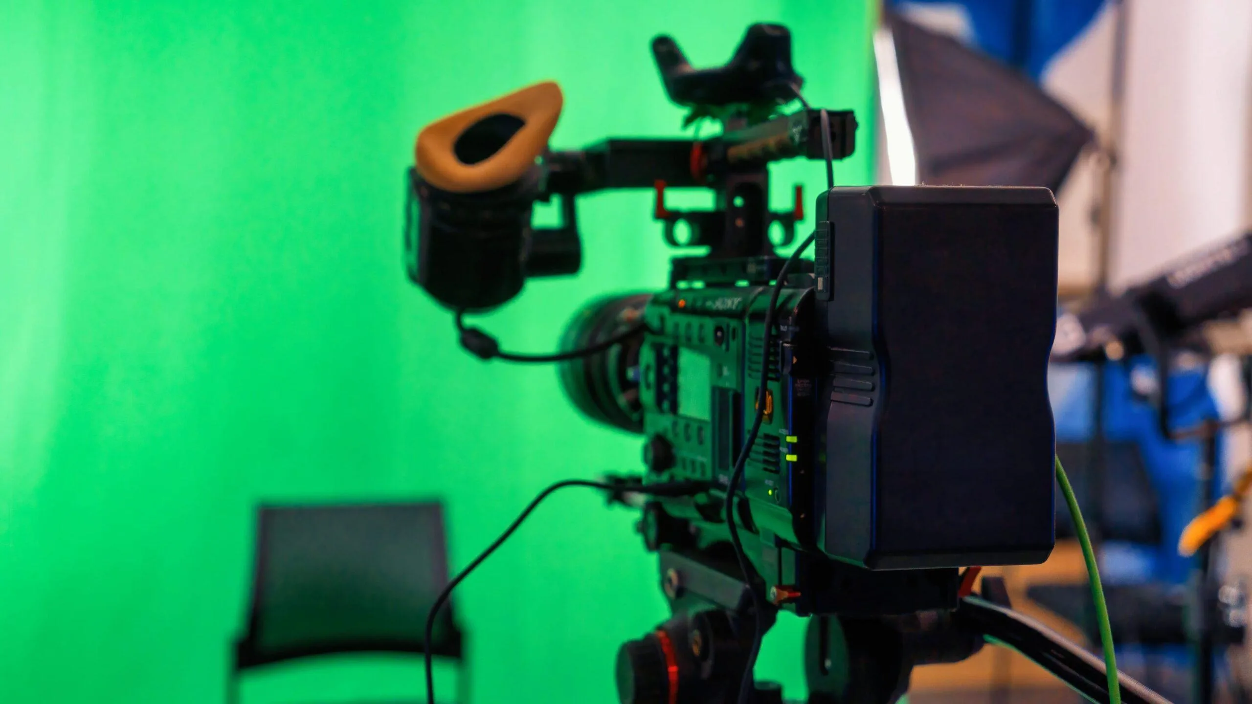 professional-video-camera-stand-with-green-chromakey-studio