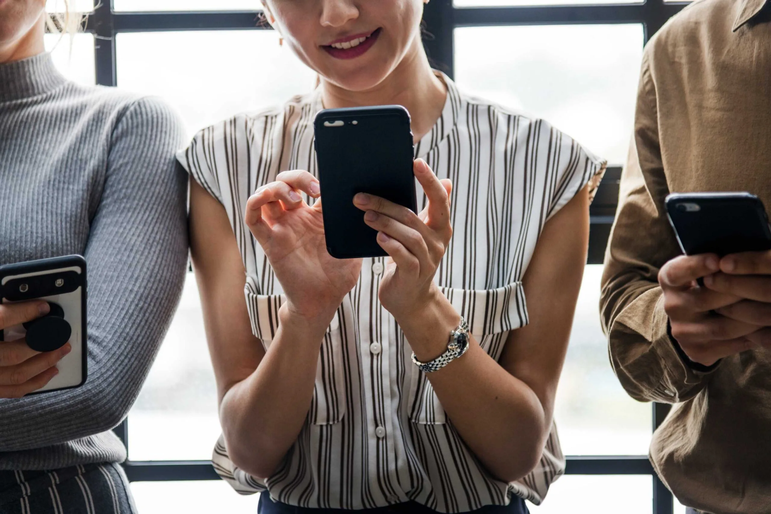 group-diverse-people-using-smartphones
