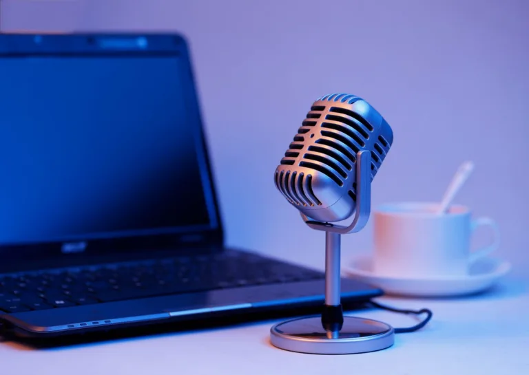 retro-microphone-notebook-computer-live-webcast-air-concept