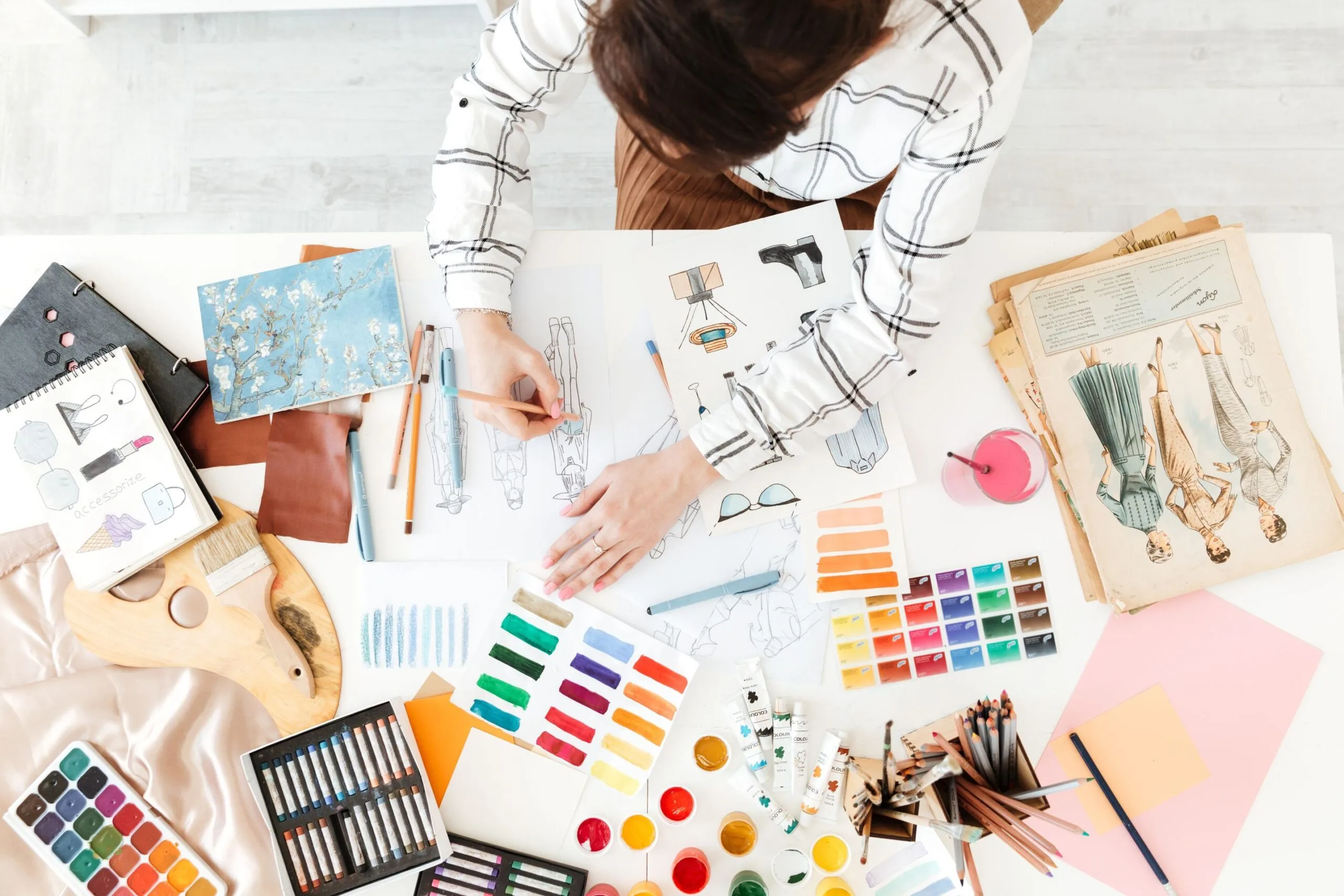top-view-cropped-photo-young-woman-fashion-illustrator-drawing