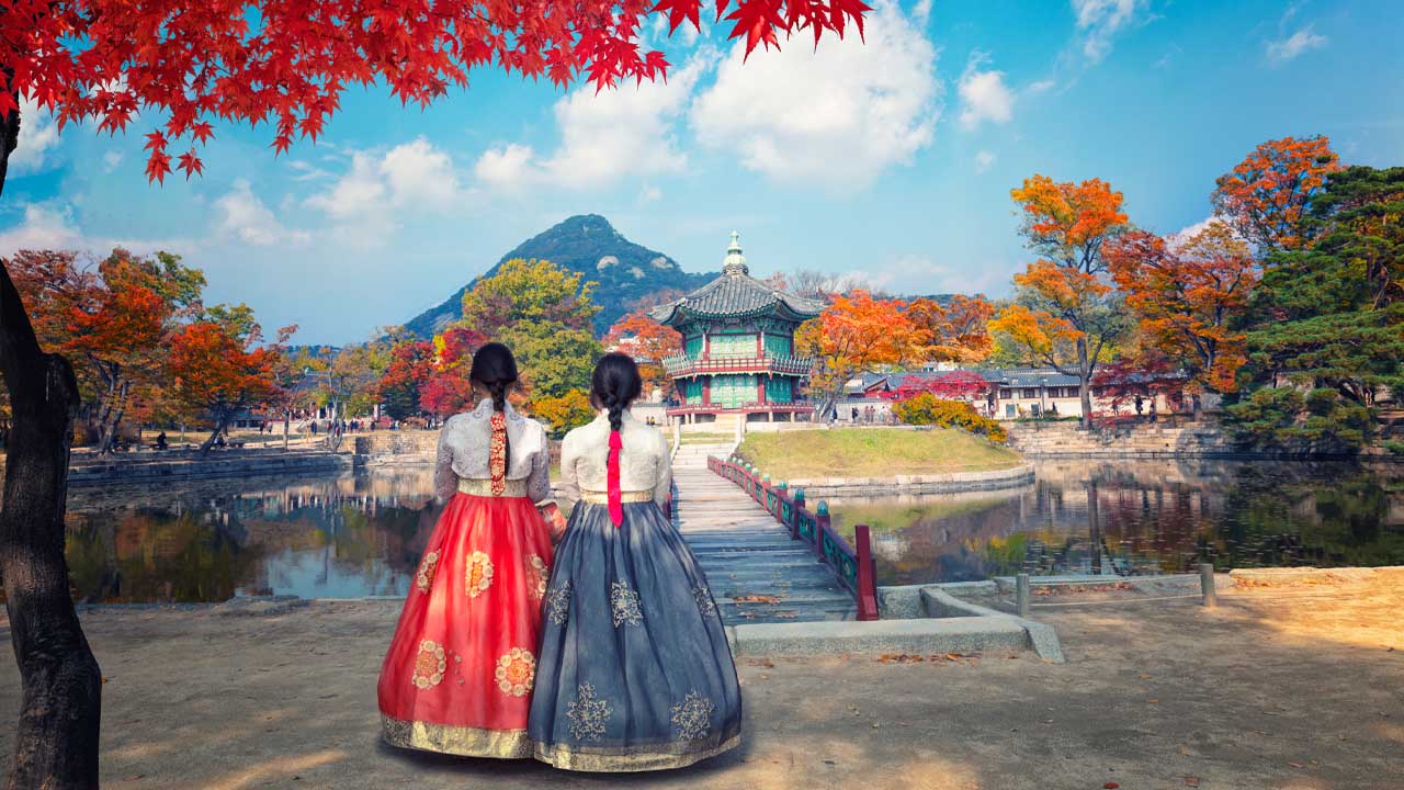 gyeongbokgung palace in autumn