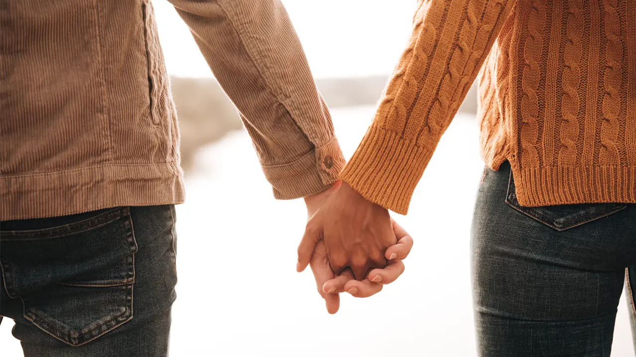 hands holding