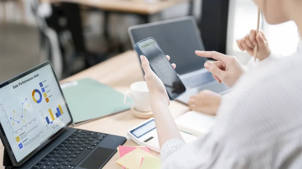 Two marketers discussing data.