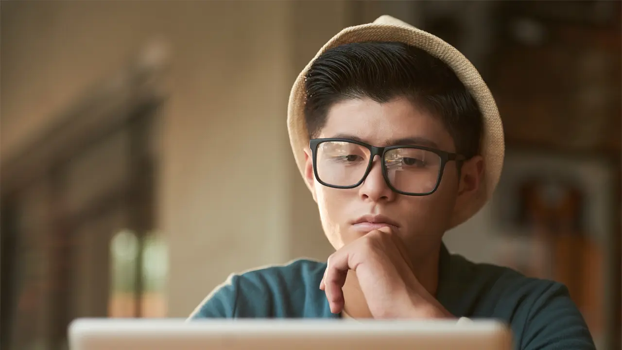 Person comparing options on a tablet before choosing a browser reading tool.